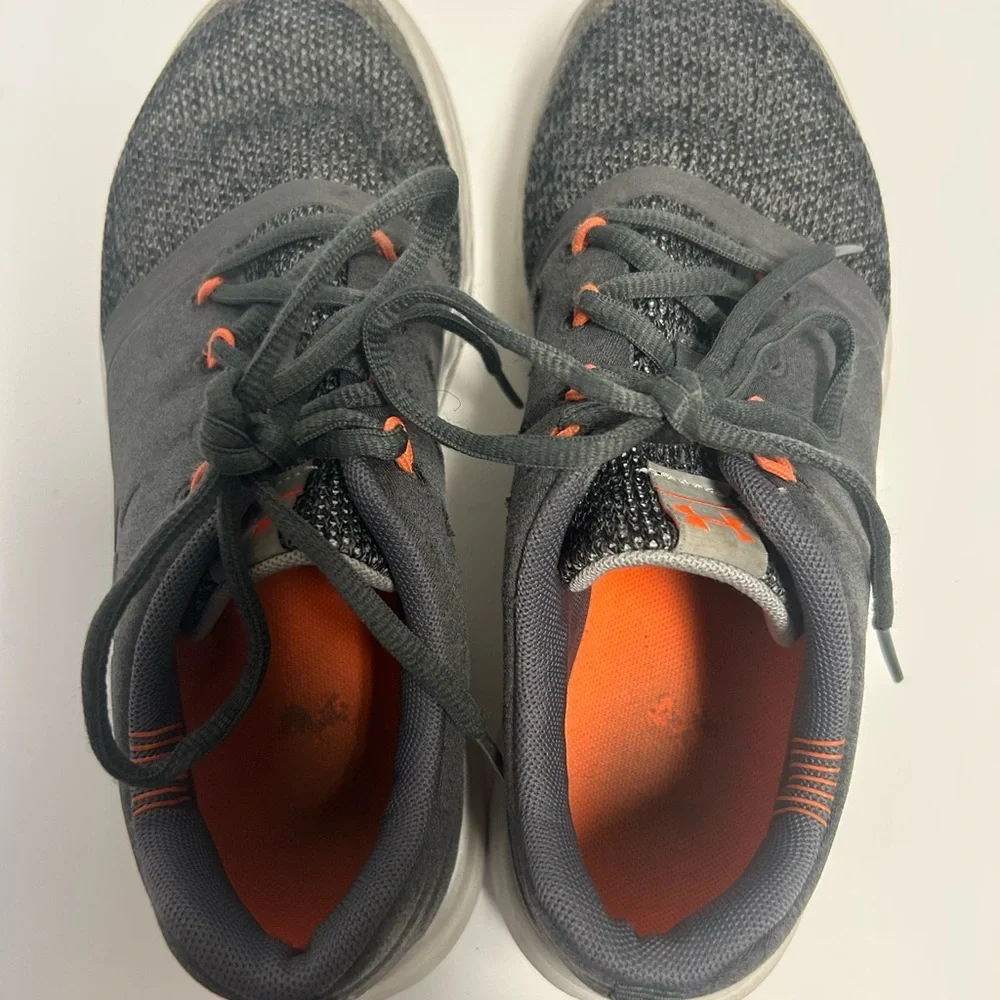 Under Armour Boys Sneakers Sz 6 Youth Gray/orange Charged 24/7 Running Shoe